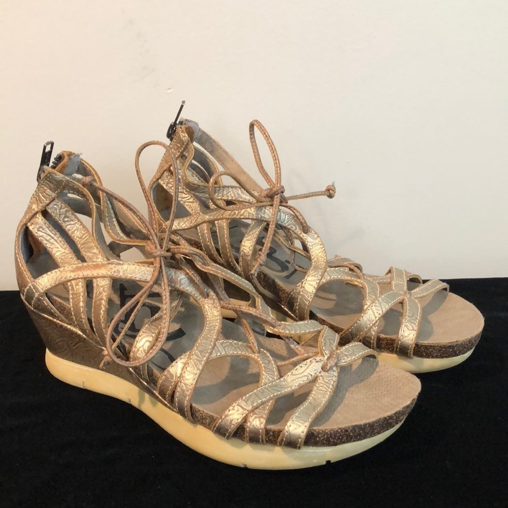 OTBT Nomadic Gladiator Metallic Bronze Tooled Leather Wedge Sandals Size 9